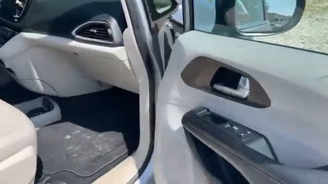 2017 Chrysler Pacifica Touring Van 60K Driven Miles 3.6L V6 19/28 MPG смотреть онлайн