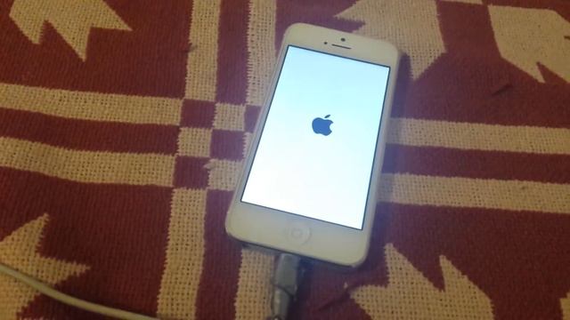IPhone 5 running IOS 8.4 in July 2015 смотреть онлайн