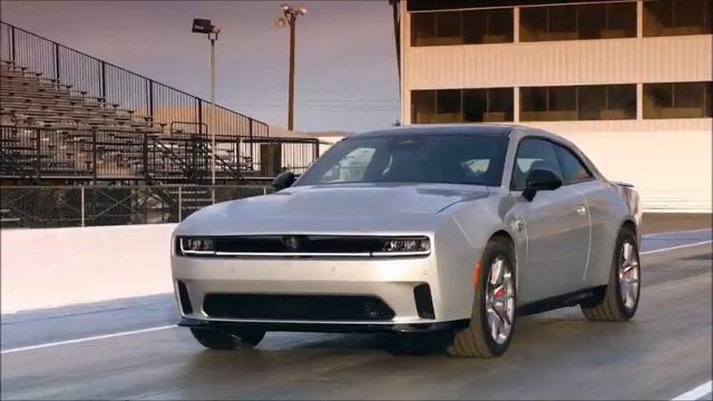2024 Dodge Charger Daytona смотреть онлайн