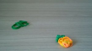 Как сплести ананас из резинок?