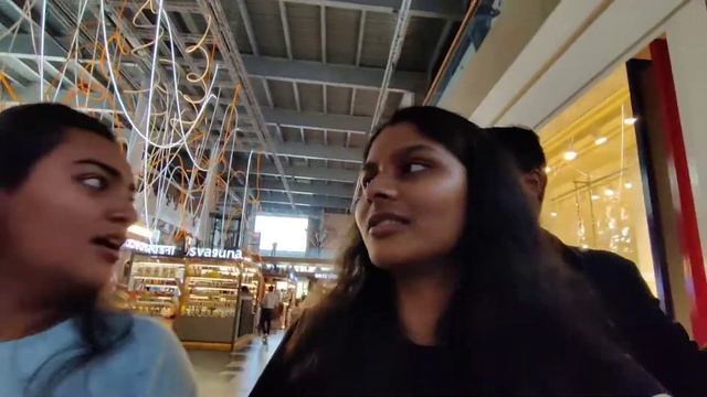 Visiting India's first APPLE STORE | JIO world drive tour vlog смотреть онлайн