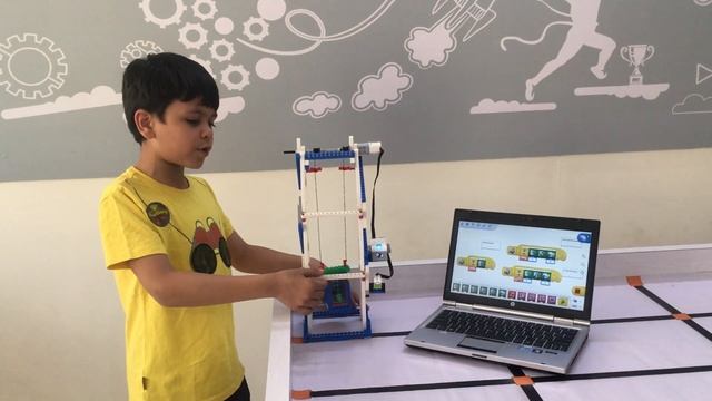 Lego Wedo 2.0 & SPM Lift Explained By Tej Madlani from RoboFunLab Porbandar смотреть онлайн