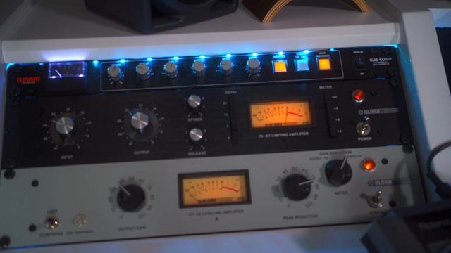 Warm Audio Bus Comp 2 Channel VCA Bus Compressor Review смотреть онлайн