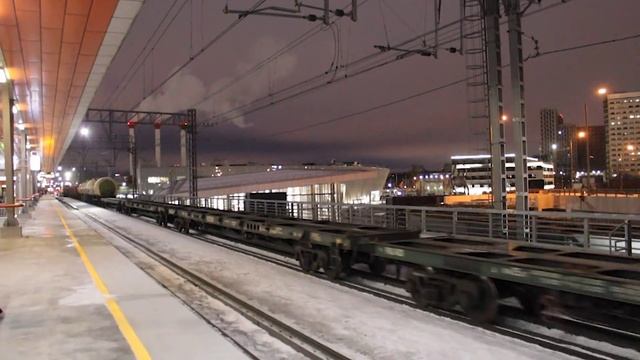 "Попался второй раз за день!" Тепловоз 2ТЭ25Км-0434 с грузовым поездом. смотреть онлайн