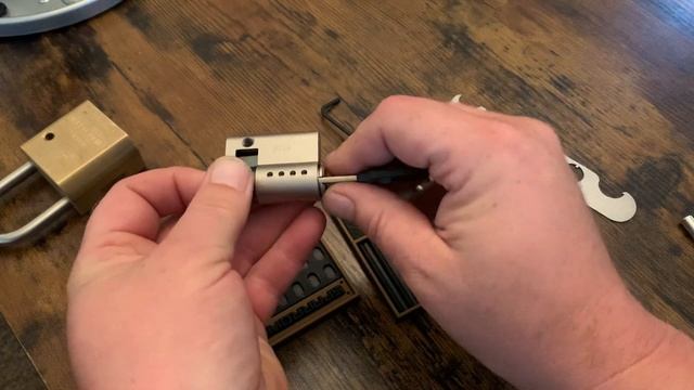 Mul-T-Lock classic pro picked and gutted смотреть онлайн