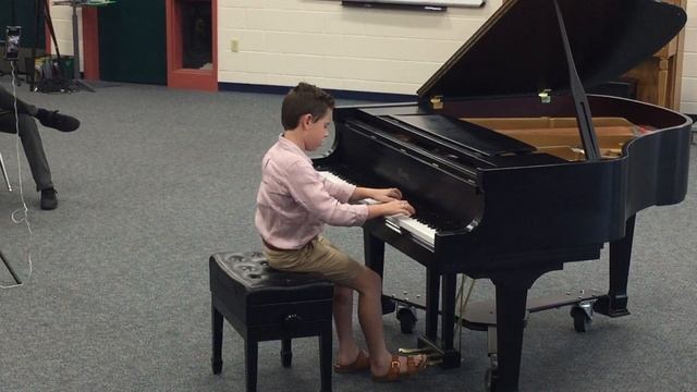 Dezmond Kirchhausen performs The Elf and the Fairy by Bentley смотреть онлайн