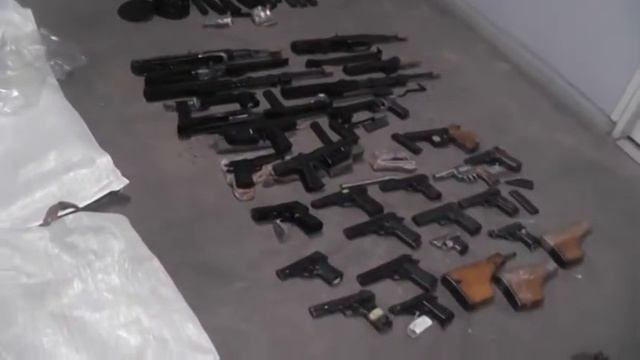 Изъята партия оружия, фигуранты задержаны смотреть онлайн