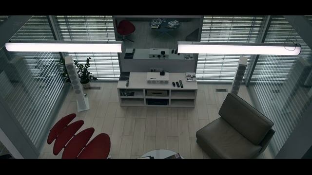 LogicMachine Ambient - mother and daughter doing gesture-based home control смотреть онлайн