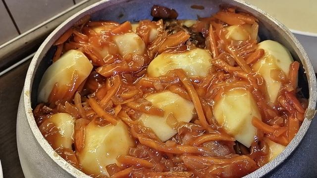 Ребра с картофелем в чугунке из печи.#рецепт #food #еда #рёбра #oven смотреть онлайн