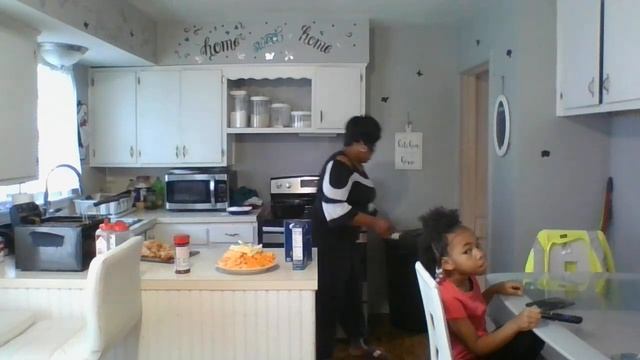 HOMEMADE MAC N CHEESE N FRIED CHICKEN смотреть онлайн