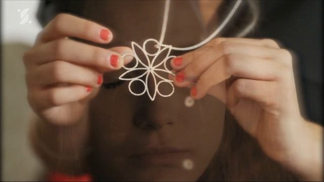 The poor girl wanted this necklace but didn't have enough money, so she offered this to the seller смотреть онлайн