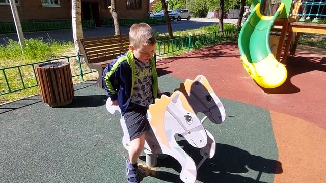 Лето |Площадки и карусели смотреть онлайн