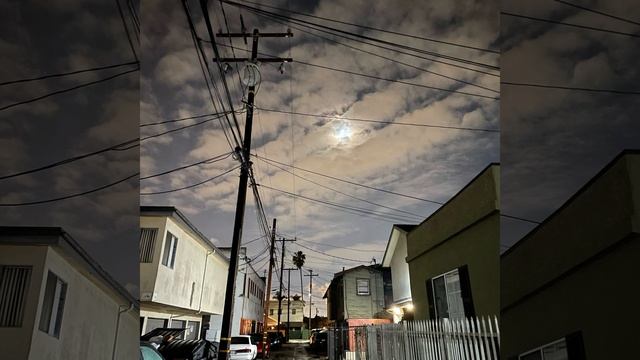 Hold On (pls take a seat) смотреть онлайн