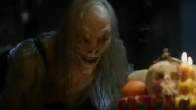 Хеллбой поцеловал бабаягу😘