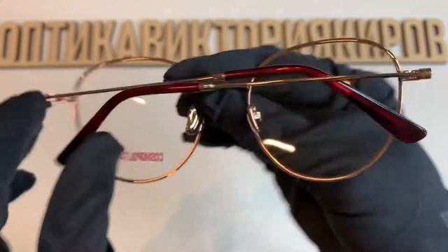 Оправа 2023 Red Cosmopolitan c футляром смотреть онлайн