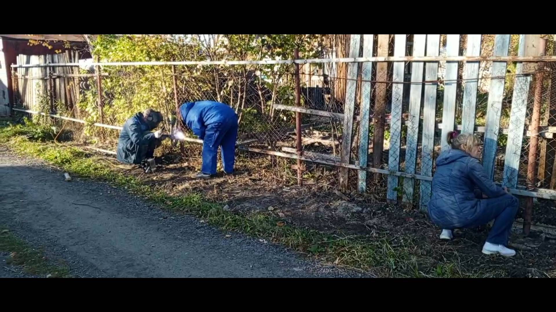 Дача. Ремонт забора. Часть 2. Приварка перекладин. 02 октября 2024 г.