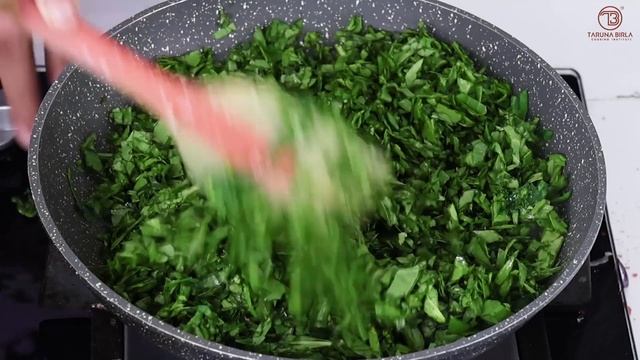 पालक की सब्जी ऐसे बनाएंगे तो बच्चे भी उंगलियां चाटकर खाएंगे | Dhaba Style Palak | Chef Taruna Birla смотреть онлайн
