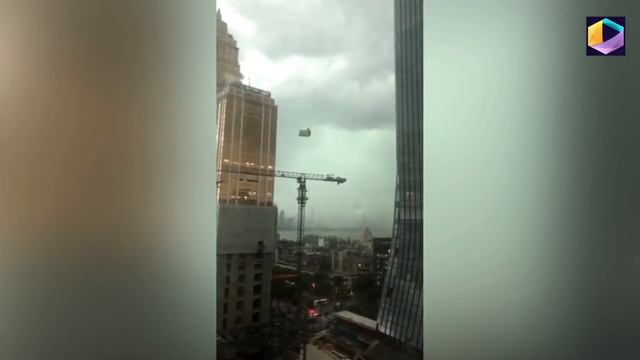 Extreme Winds, Suspended platform crashes into skyscraper leaving 2 window cleaners dead in China смотреть онлайн