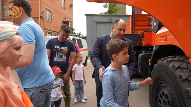 С юных лет в энергетике! Для детей сотрудников "ОЭК" провели экскурсию на базе Юго-Восточного РЭС смотреть онлайн