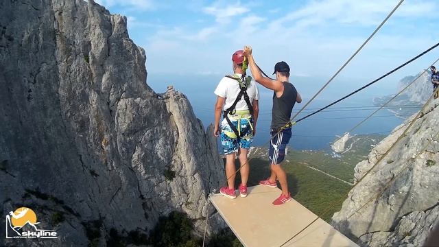 Руслан Ильяс-Кая, бухта Ласпи. Прыжки с верёвкой в Крыму с командой Skyline смотреть онлайн