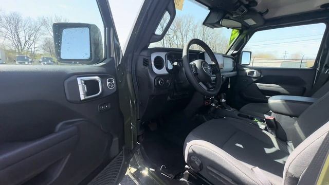 2024 BLACK WIDOW Jeep Wrangler! Sarge Green Paint, 35" Tires & 4.10 Gears | 31202T смотреть онлайн