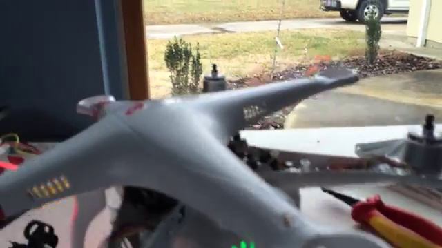 Fixed Phantom, Spinning up all 4 motors смотреть онлайн