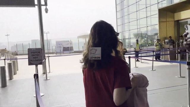 SHOCKING- Urfi Javed Wears A Winter Outfit In Mumbai's Summer: 