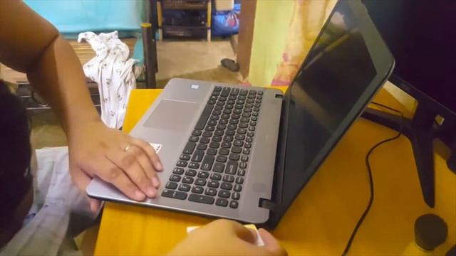 Asus Vivobook Max X541UA - SSD Upgrade - HDD on DVD Bay using HDD Cady смотреть онлайн