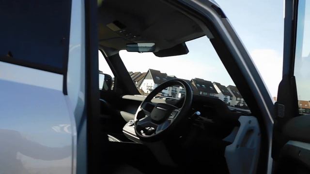 Land Rover Defender 110 XS Edition 3.0 D250 Automatic смотреть онлайн