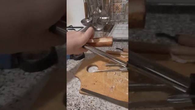 Мой брат сделал деревянный пистолет!! смотреть онлайн