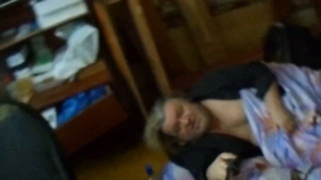 Пробуждение певца Пророка Санбоя на полу в квартире Леночки #пророксанбой #санбой #санбойтв #sunboy смотреть онлайн