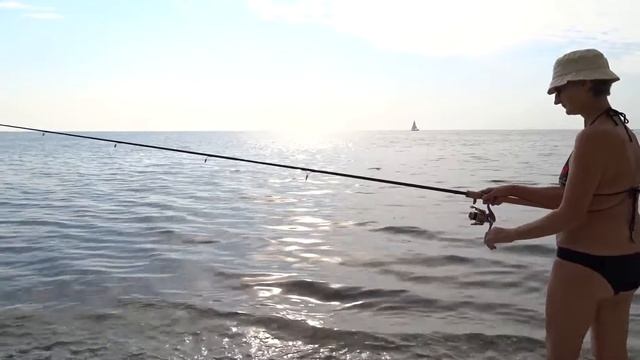 почти за 2 минуты я поймала черноморского карася смотреть онлайн