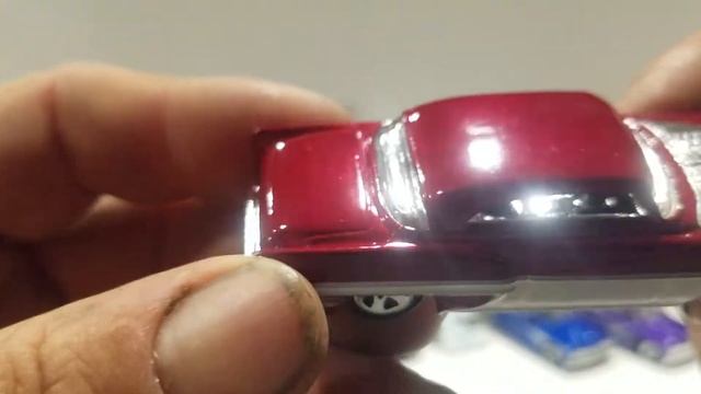Cracking open some older hot wheels. смотреть онлайн