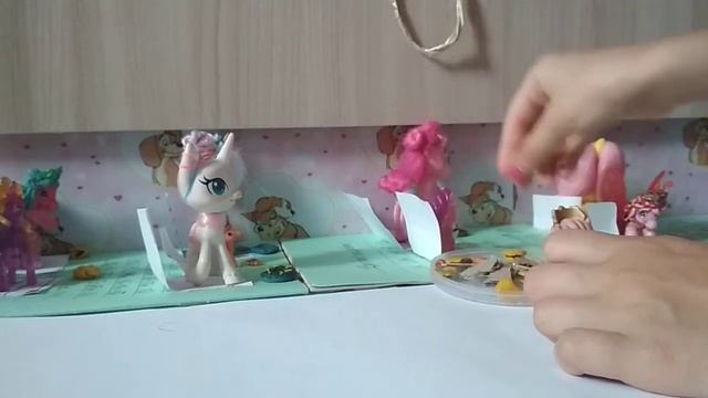 Пони в самолёте, ура еда. смотреть онлайн