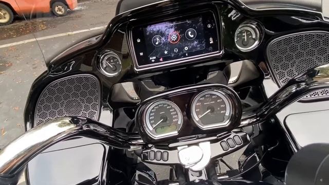 How to connect your phone by Bluetooth to 2020 Road Glide Limited’s GTS Boom Infotainment Center смотреть онлайн
