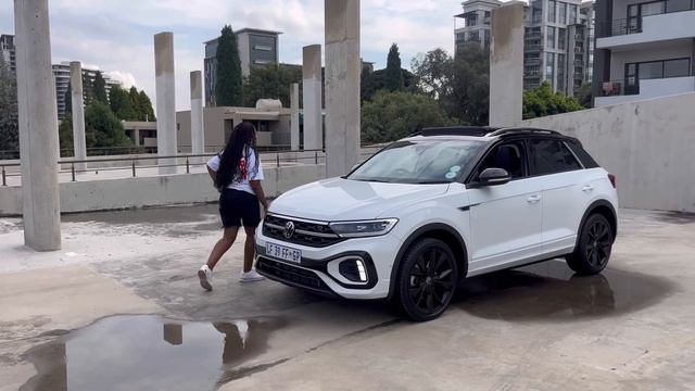 2024 Volkswagen T-Roc R-Line review | Insanely expensive car | Cost of Ownership смотреть онлайн