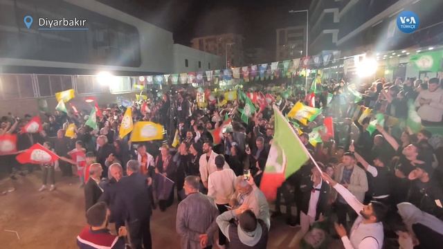 DEM Parti Diyarbakır'da kutlamalara başladı| VOA Türkçe смотреть онлайн