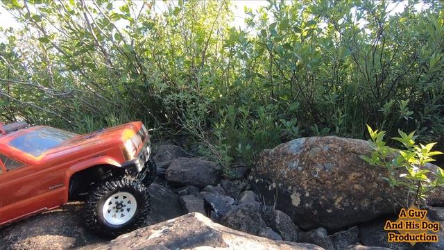Axial Racing Jeep Cherokee.. Out For A Crawl .. 4X4 .. Slow Moving Articulation .. 😉 Flex'in Baby..