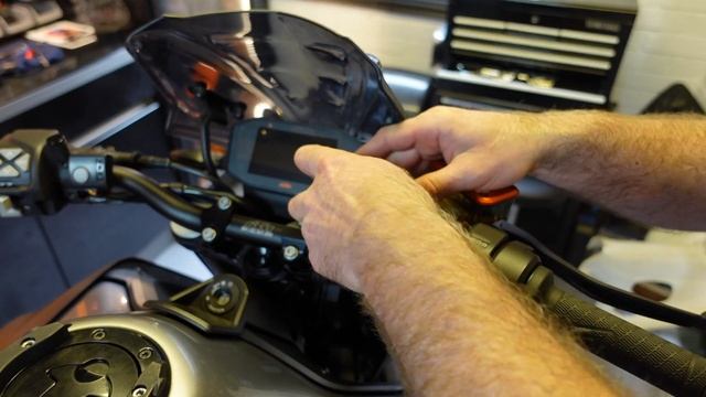 Is the SP Connect Motorcycle Mount Any Good? смотреть онлайн