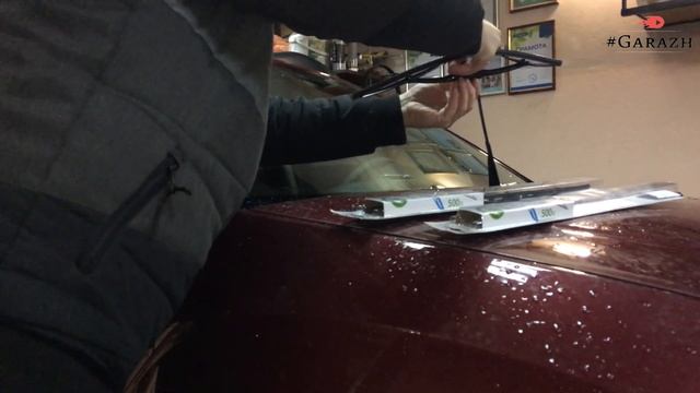 Замена стеклоочистителей на любом автомобиле смотреть онлайн