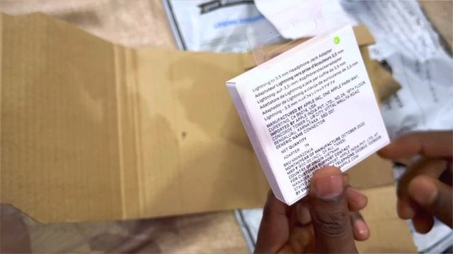 Apple Lightening To 3.5mm Adapter Review & Unboxing смотреть онлайн