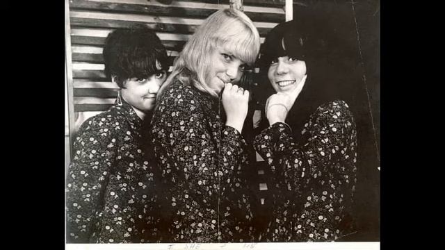 Look (Down Below Your Window) I, She & Me (1967) смотреть онлайн