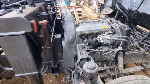 ISUZU 4HG1 Engine View...