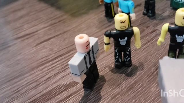 ROBLOX NEWS bad guys trying open the door breaking window смотреть онлайн