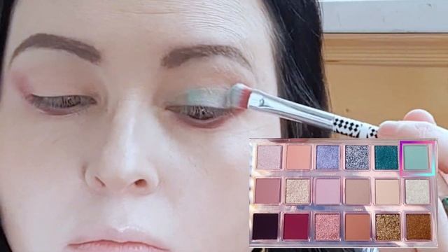 Huda Beauty Mercury Retrograd review&swatches смотреть онлайн