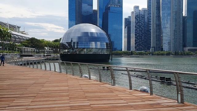 FLOATING APPLE STORE | Marina Bay Sands Apple Store смотреть онлайн