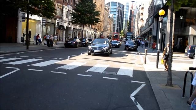 Lord Aleem's Aventador (PET TOY) almost crashing on Sloane street! смотреть онлайн