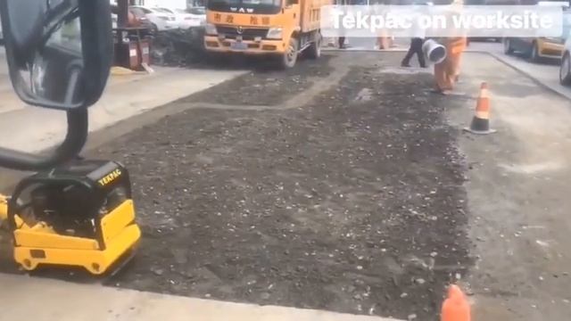 Tekpac Hydraulic Reversible Plate Compactor TP5020 on worksite смотреть онлайн