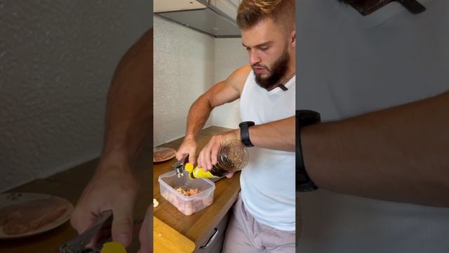 Когда встретил друга качка в супермаркете