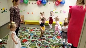 "Зашагали ножки прямо по дорожке" Детская песенка